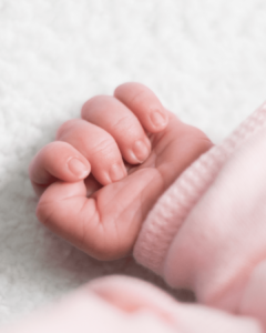 mão do bebê obstetrícia Dra. Ana Ximena